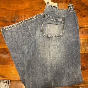 Brand new with tags! Judy Blue Relaxed Fit stretchy waist, wide leg Denim Jeans
